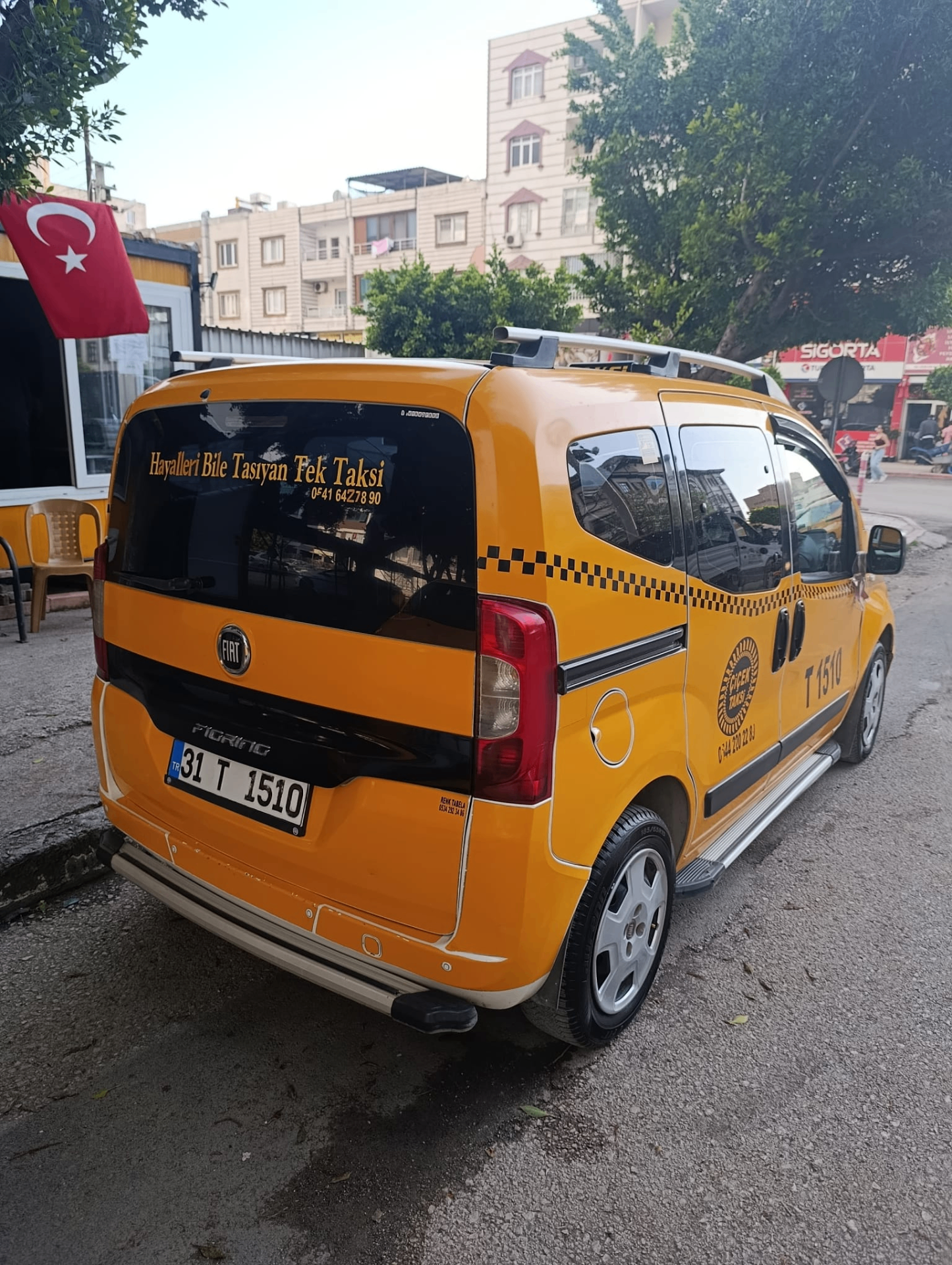 Payas Rotasız Taksi aracının yan açıdan görünümü